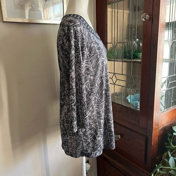Effortless Style by Citiknits Gray & Black Abstract Print Blouse Size Small Boho - Picture 2 of 16